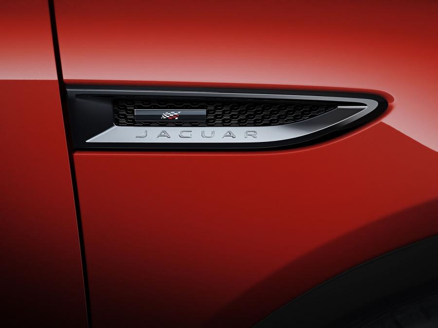 Детали экстерьера Jaguar E-Pace P250 AWD Chequered Flag 2019 года  (WW) (фото 2 из 7)